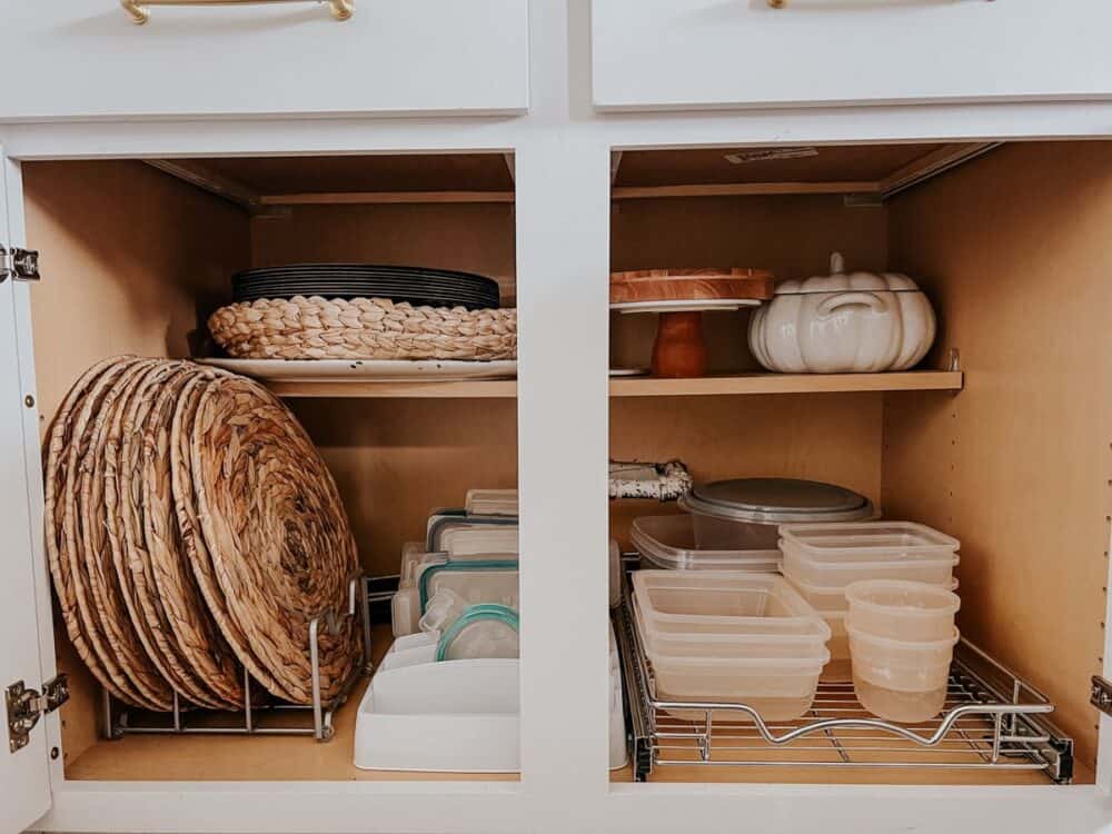 Organized tupperware cabinet 