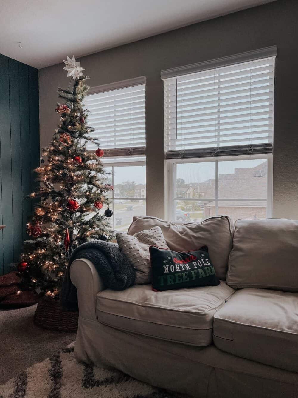 Family room decorated for Christmas 