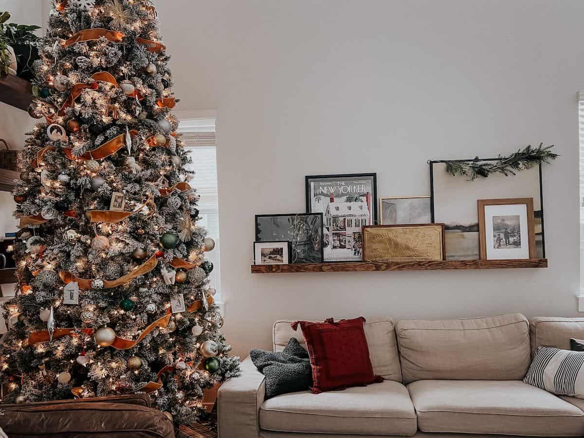Neutral living room with a tall christmas tree 