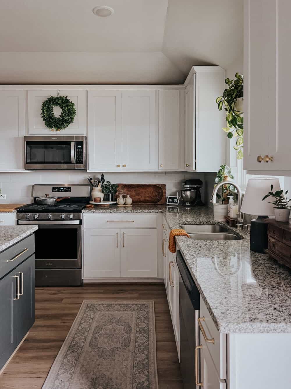 Cozy kitchen with a ruggable rug 