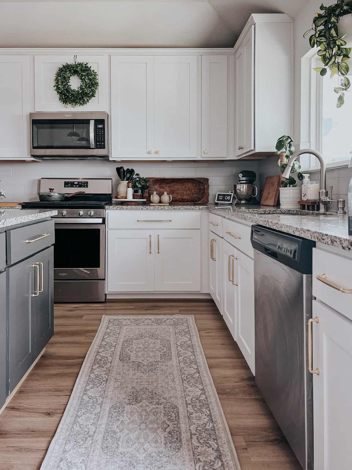 Kitchen with a clean dishwasher 