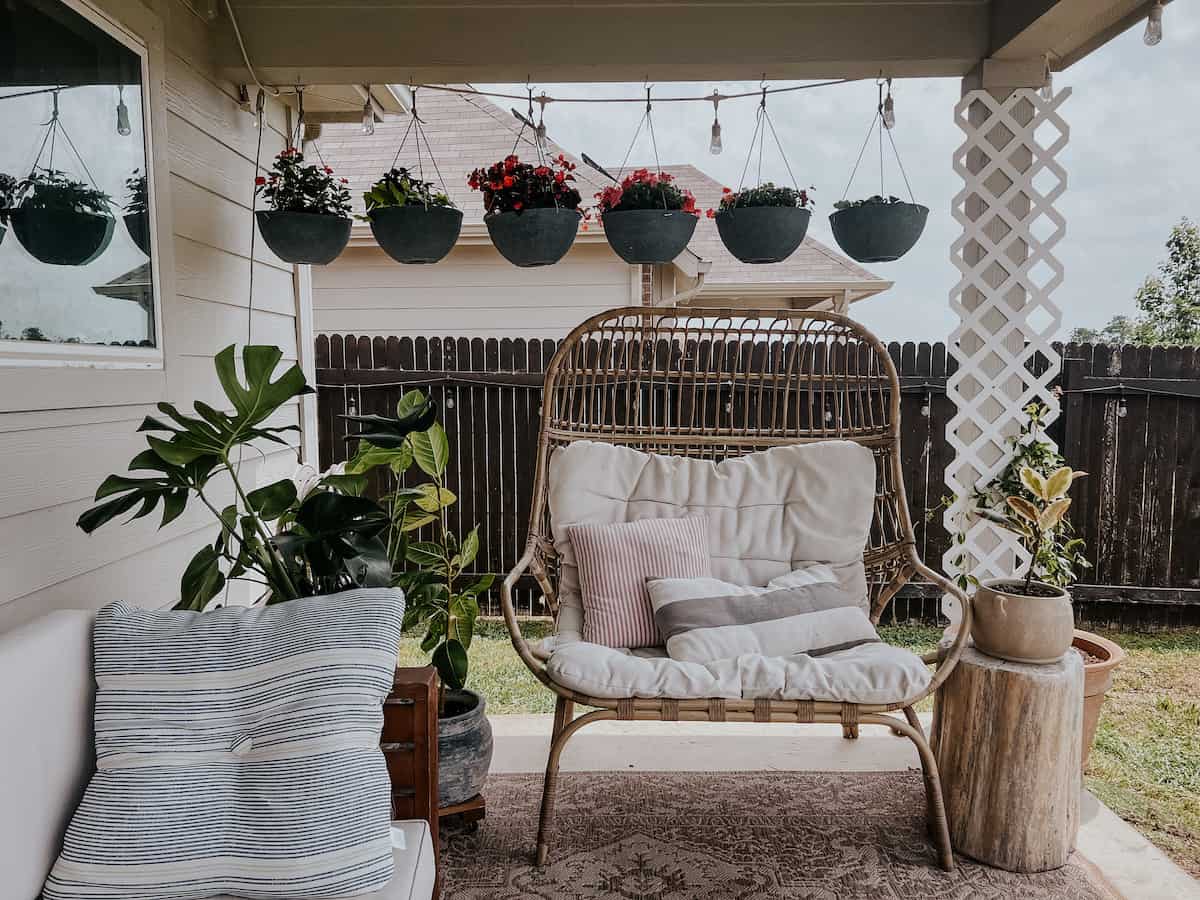 The 10 Best Hanging Plants for Your Outdoor Spaces