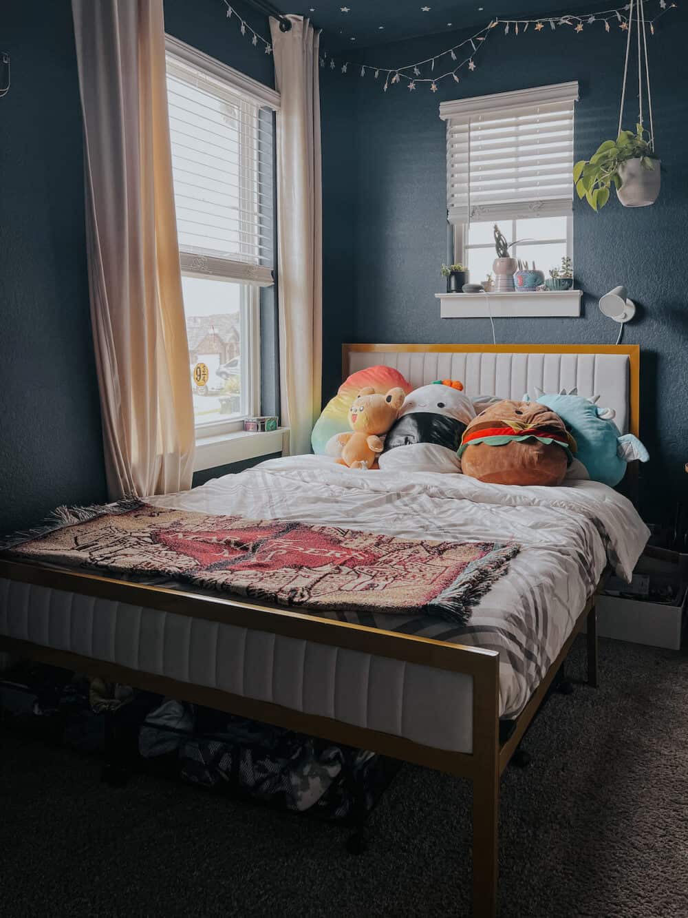 kid room with squishmallows on bed and a harry potter throw blanket 