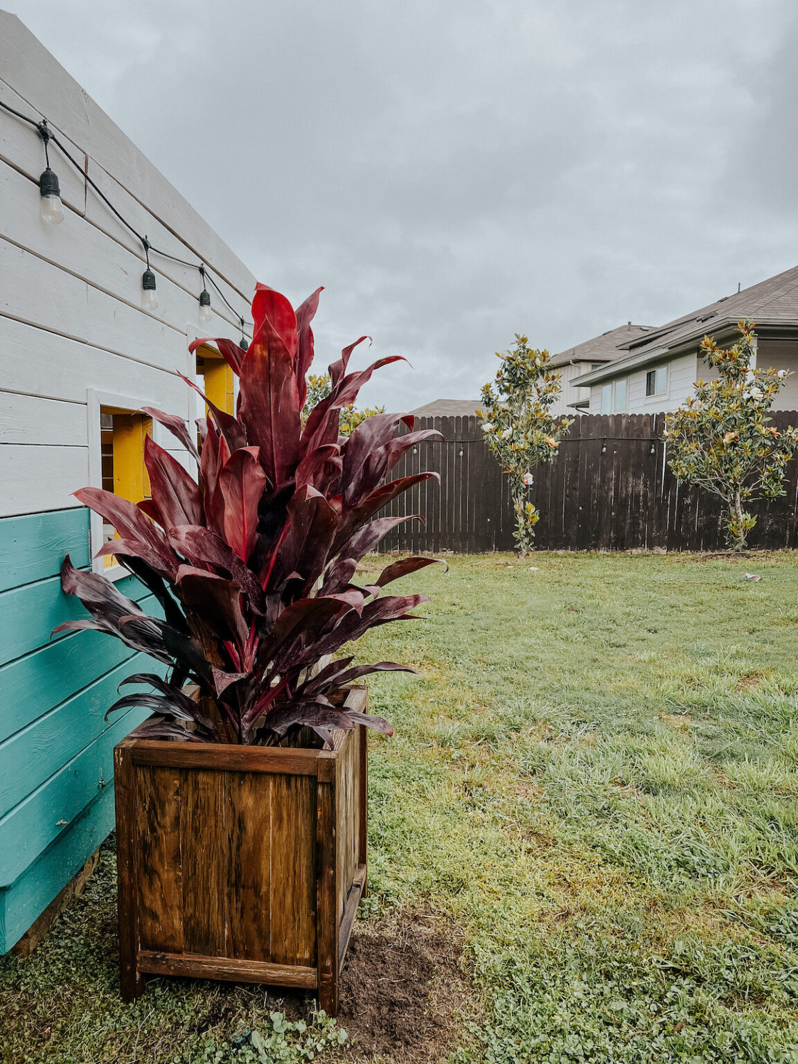 How to Build a DIY Planter Box – Love & Renovations