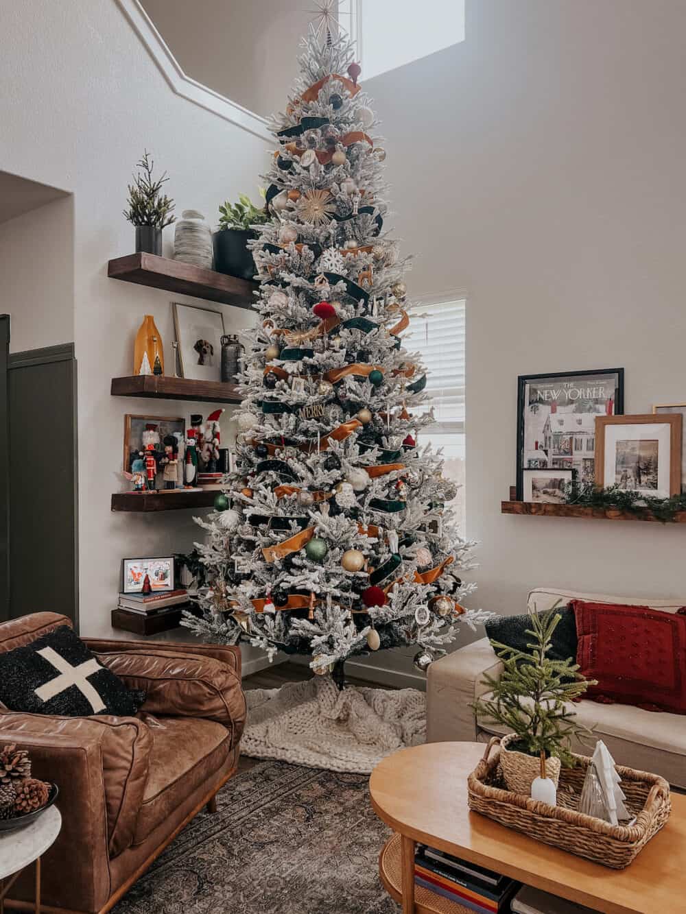 Christmas tree decorated with two types of ribbon 