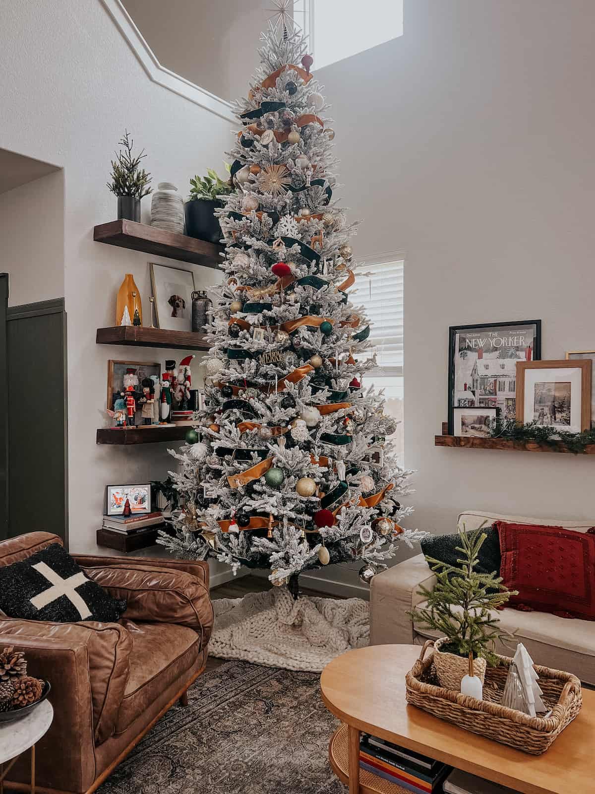 Our New Christmas Tree (And How I Decorate It)