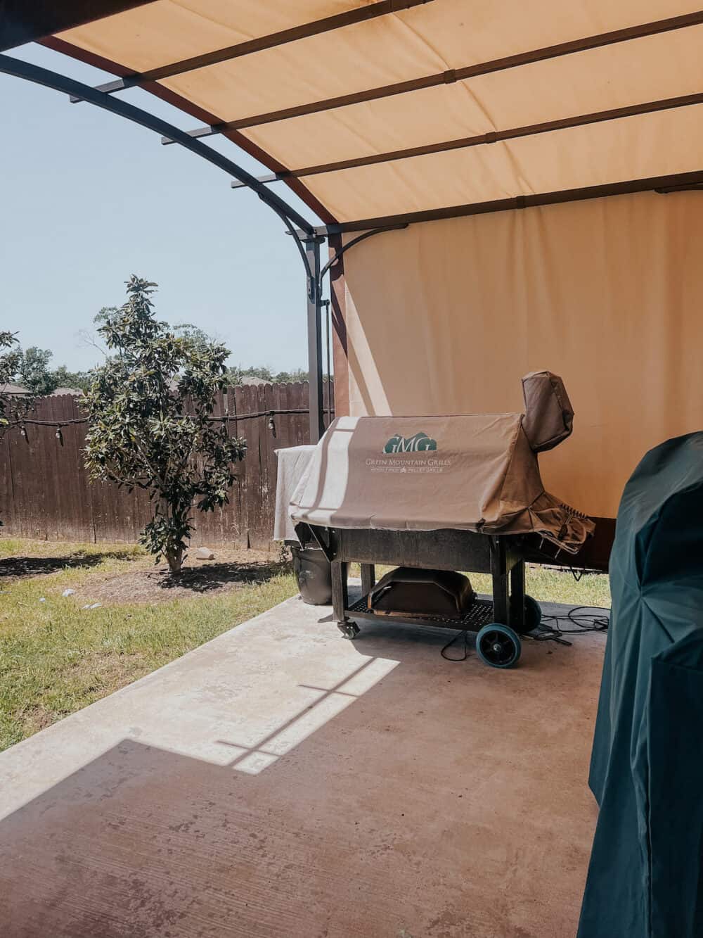 view of back patio with freestanding pergola 