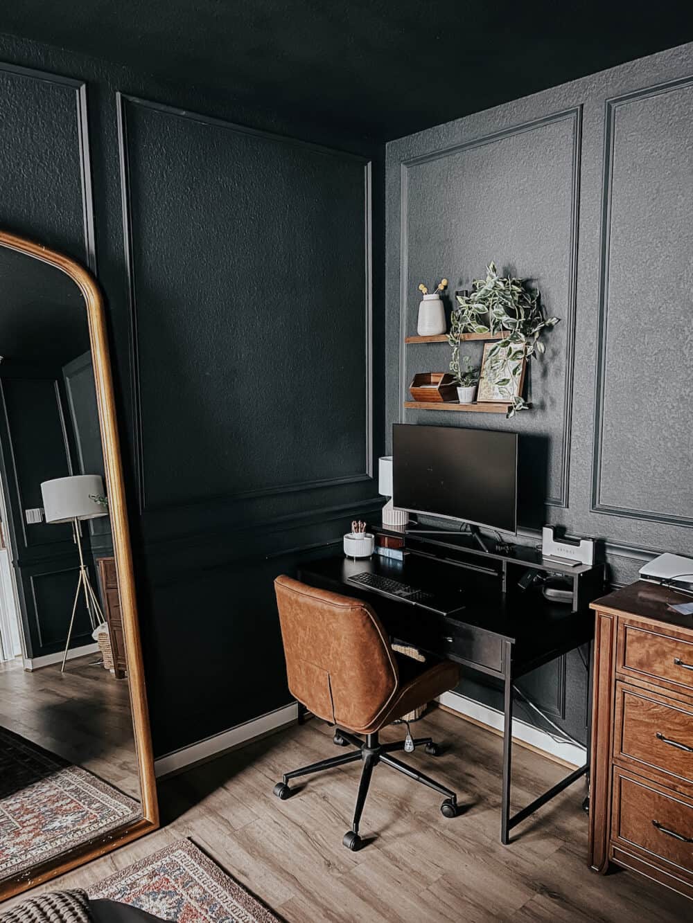 Office corner in bedroom discount