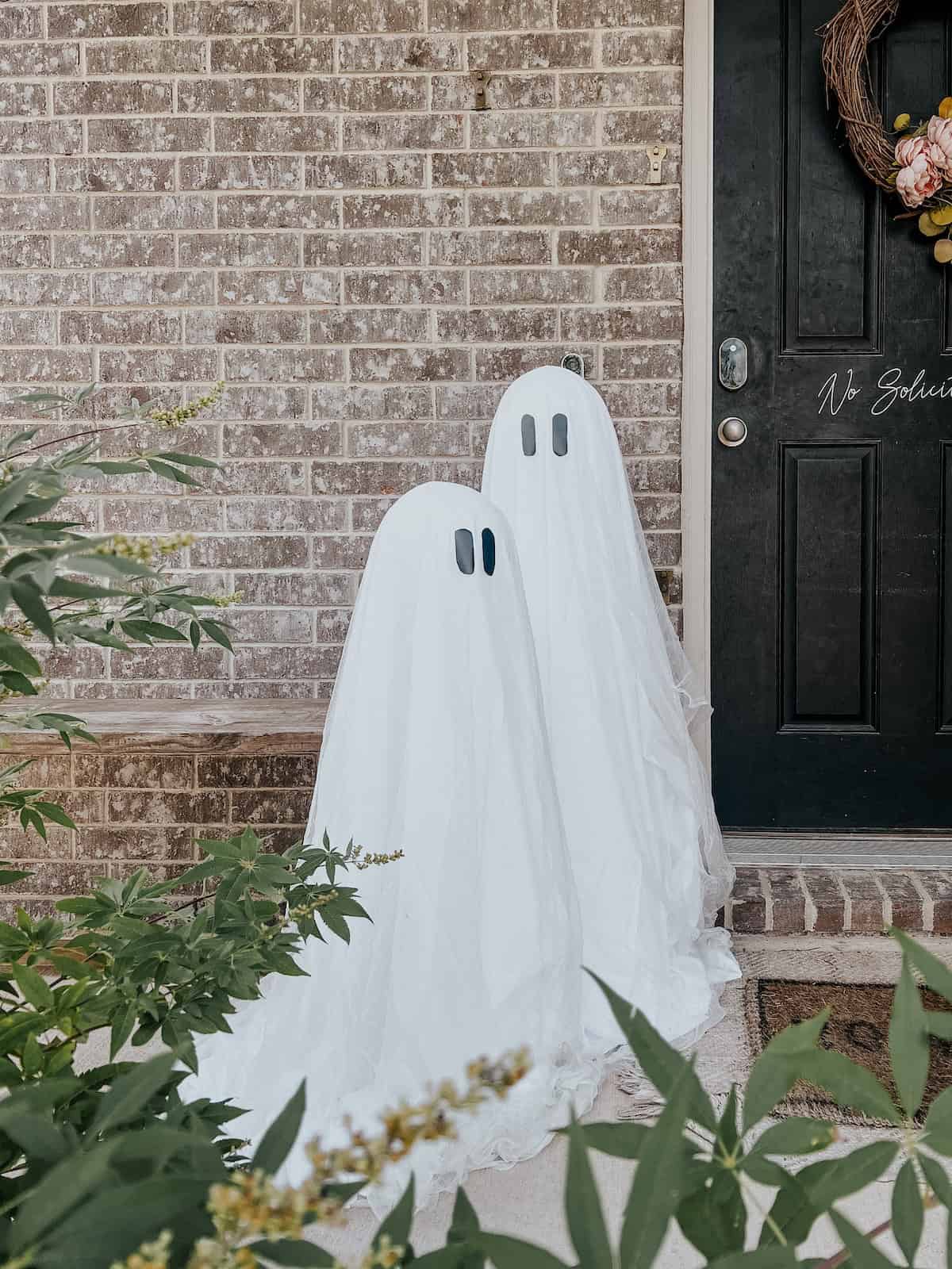 DIY Tomato Cage Ghosts