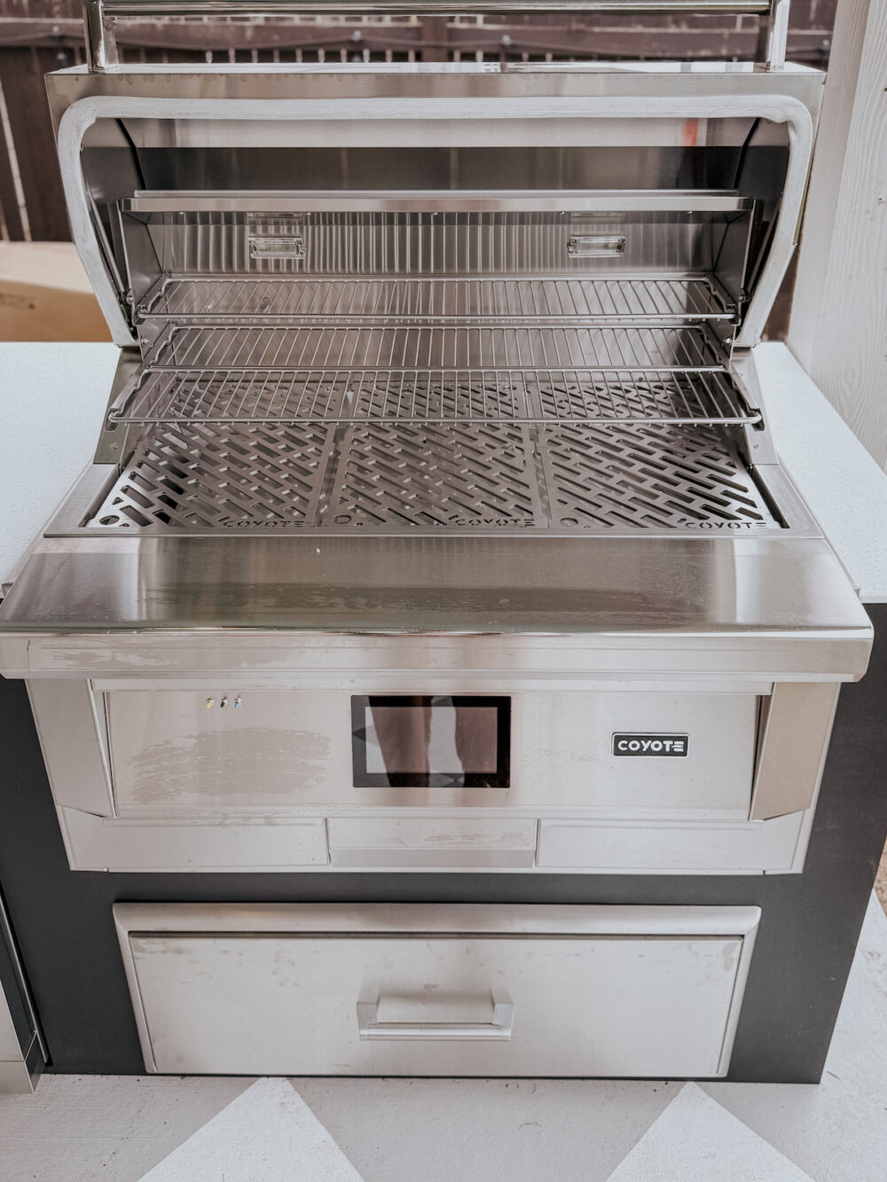 close up of open Coyote 36" pellet grill