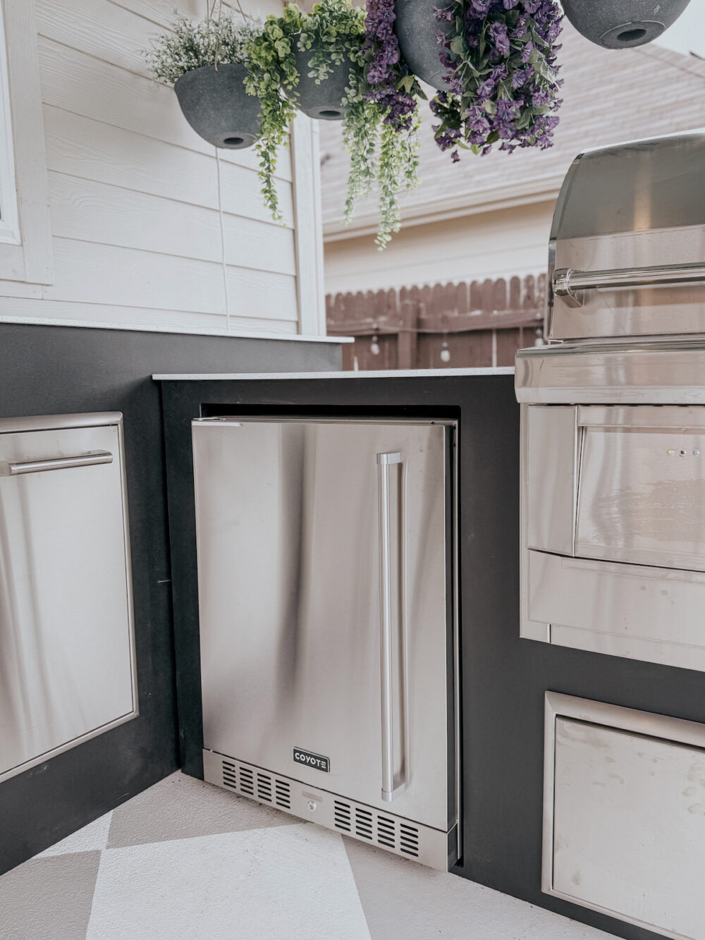 Minifridge in an outdoor kitchen