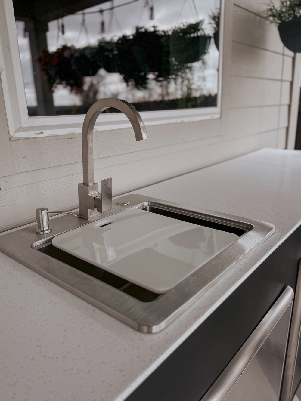 Sink for outdoor kitchen