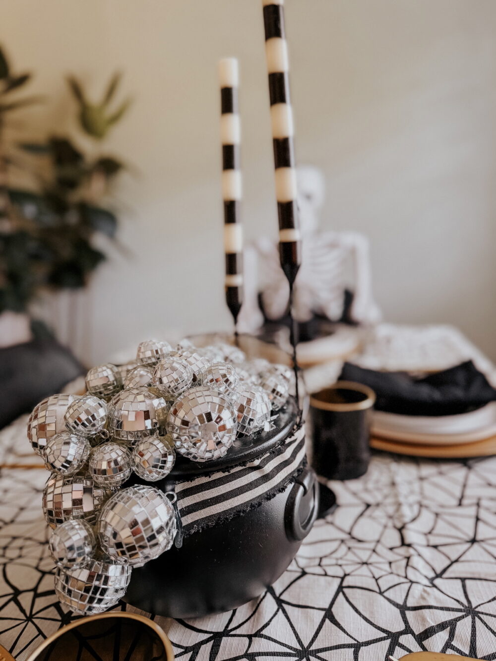 halloween table decor inspiration 