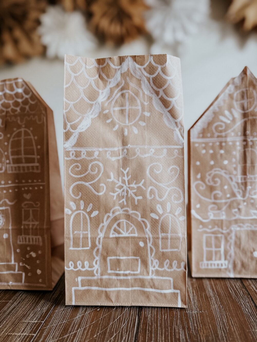 Easy DIY Gingerbread house gift bag