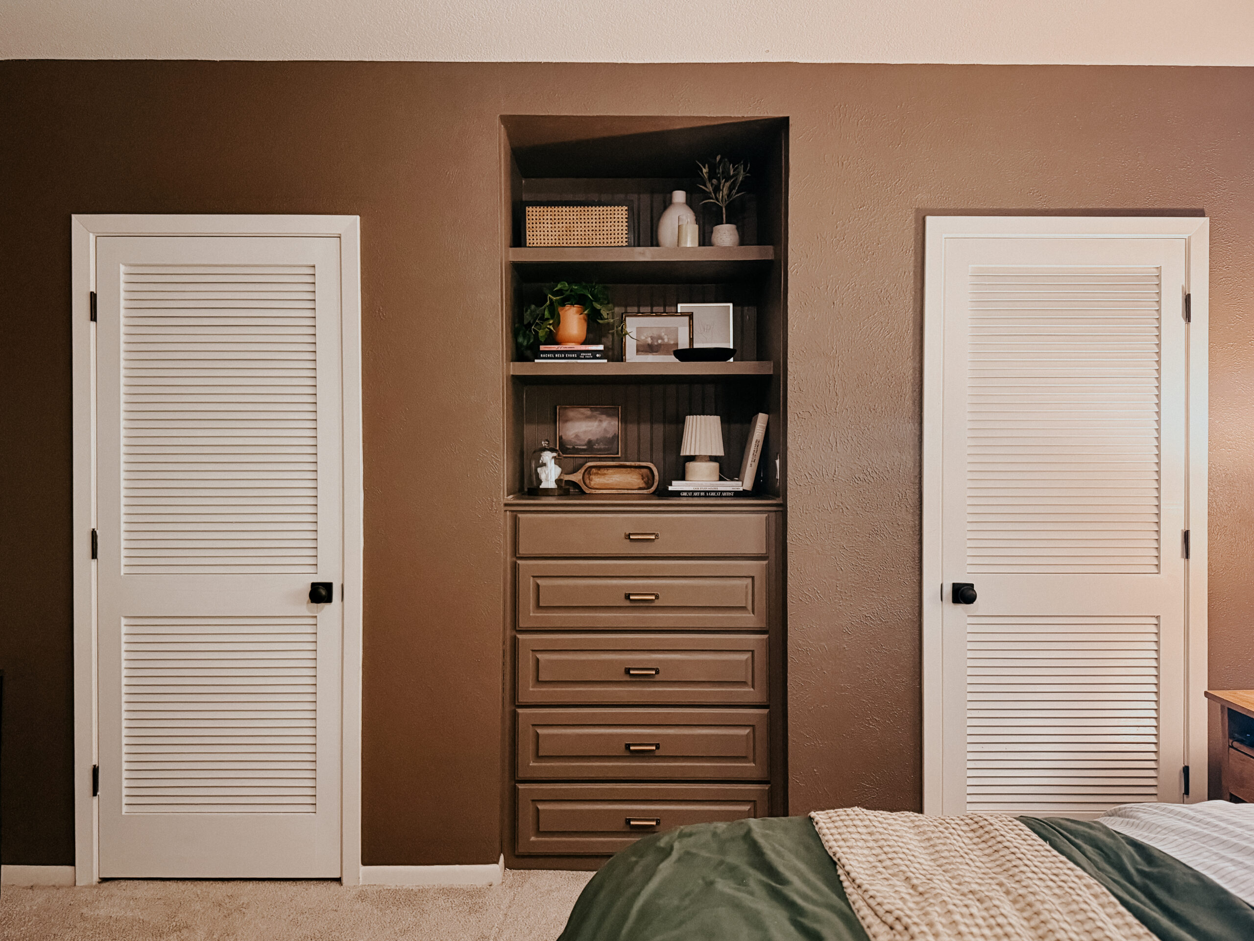 5 Tips for Styling Built-In Shelves