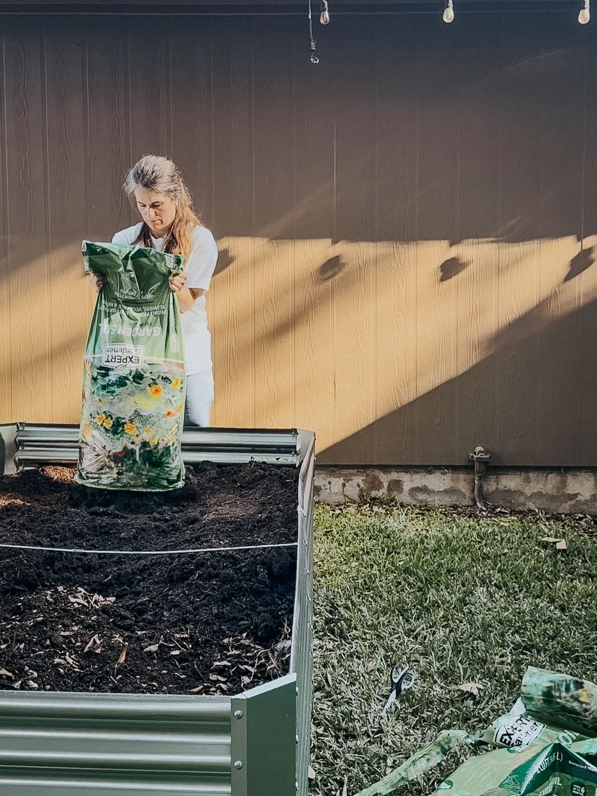 How to Fill a Raised Garden Bed WITHOUT Breaking the Bank – Love ...