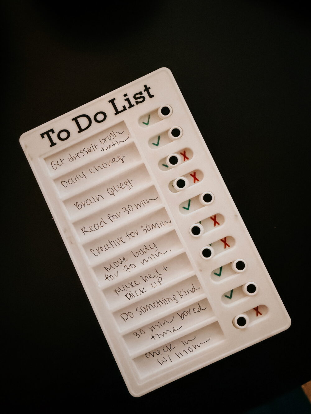 close up of a reusable summer screen time checklist