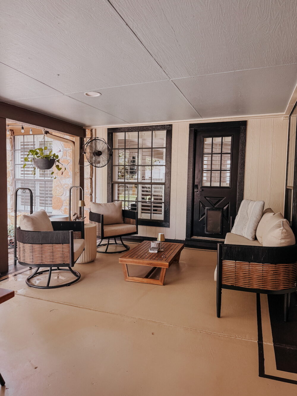 patio with black trim and black and wicker furniture