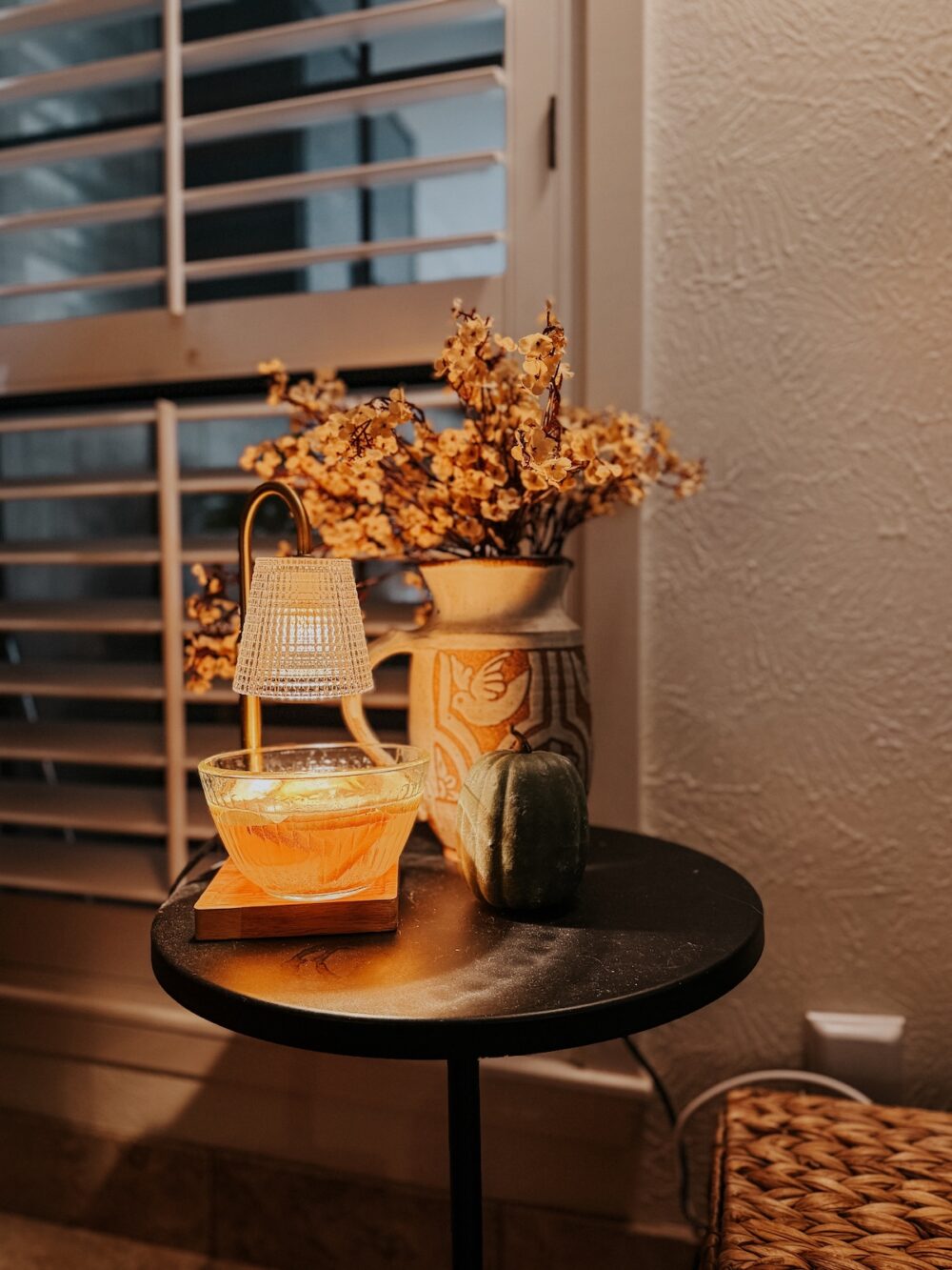 small simmer pot set up on a candle warmer
